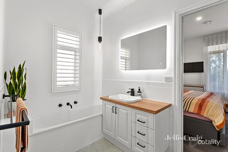 Property photo of 2/8 Sylvan Street Montmorency VIC 3094