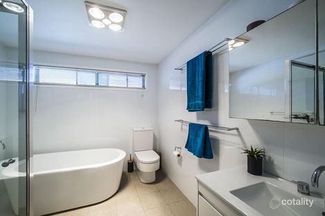 Property photo of 25 Birrabang Avenue Summerland Point NSW 2259