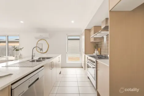 Property photo of 61 Greenhaven Circuit Narangba QLD 4504