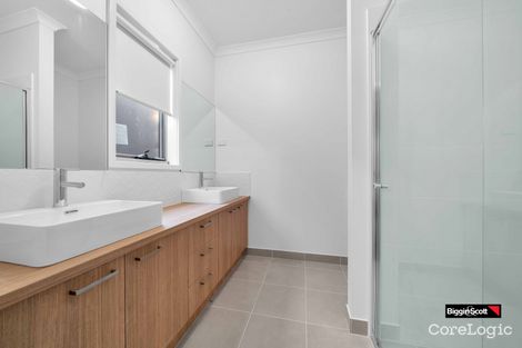 Property photo of 86 Toolern Waters Drive Weir Views VIC 3338