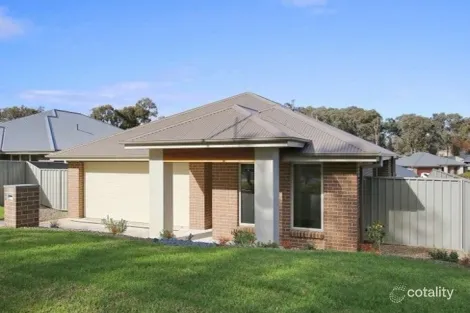 22 Blakleys Cct, Thurgoona, NSW 2640