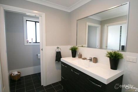 Property photo of 2 Brock Place Orange NSW 2800