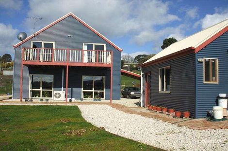 15 Allen St, Mirboo North, VIC 3871