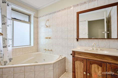 Property photo of 32 Lloyd Street Knoxfield VIC 3180