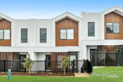 7 ECHIDNA LANE, HAMPTON PARK, VIC 3976