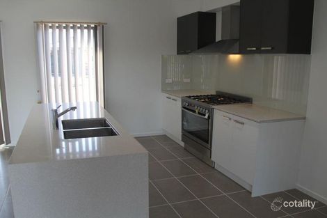 Property photo of 34 Risdon Circuit Tarneit VIC 3029