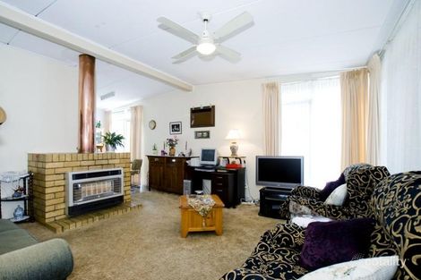 Property photo of 10 Downs Road Seaford VIC 3198