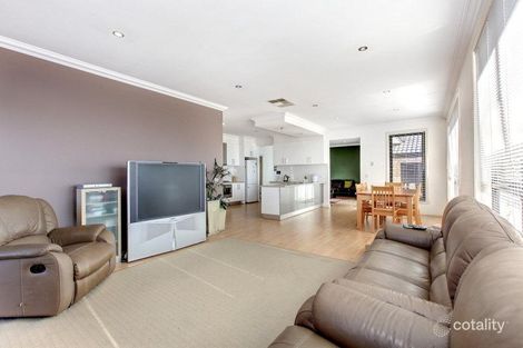 Property photo of 16 Tigris Court Roxburgh Park VIC 3064