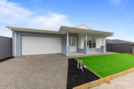 Property photo of 17 Skyline Crescent Nar Nar Goon VIC 3812