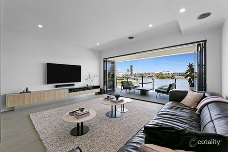 Property photo of 2 Glenbrook Avenue Benowa QLD 4217