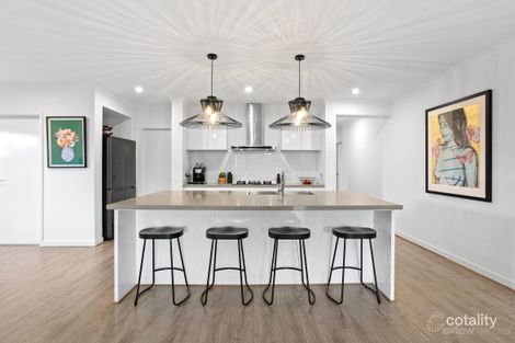 5 Crestwood Dr, Rosebud, VIC 3939