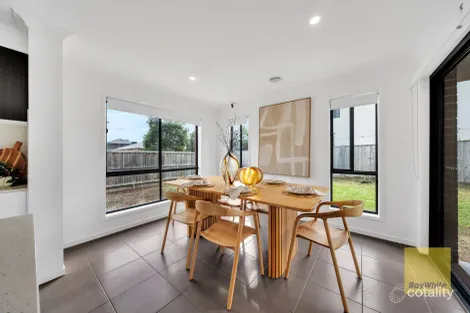 Property photo of 16 Winterberry Road Point Cook VIC 3030