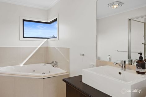 Property photo of 6 Miriam Court San Remo VIC 3925