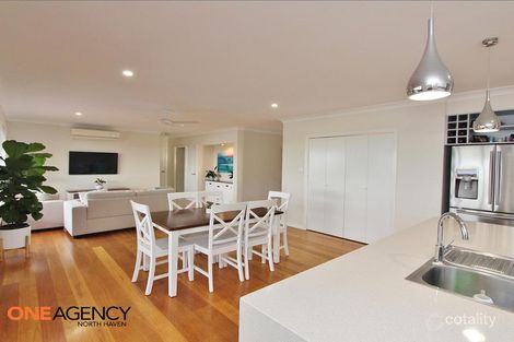 Property photo of 18 St Lucia Place Bonny Hills NSW 2445