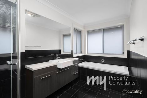 Property photo of 25 Dewpoint Drive Spring Farm NSW 2570