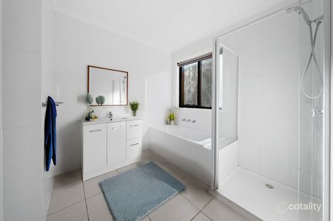 Property photo of 2/35 Jade Way Hillside VIC 3037