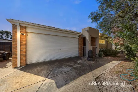 15 Dunferline Cres, Cranbourne, VIC 3977