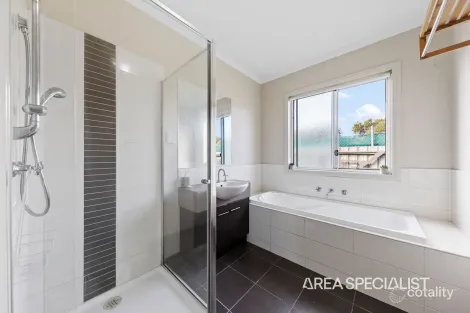 Property photo of 15 Dunferline Crescent Cranbourne VIC 3977