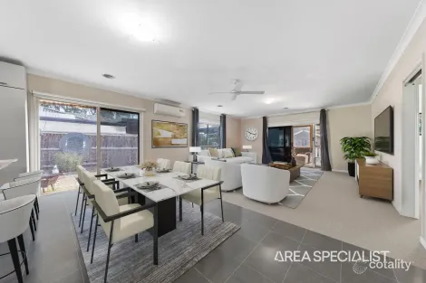 Property photo of 15 Dunferline Crescent Cranbourne VIC 3977