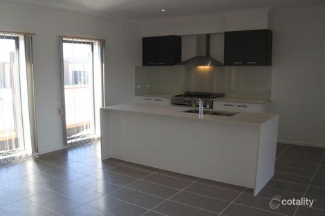 Property photo of 34 Risdon Circuit Tarneit VIC 3029