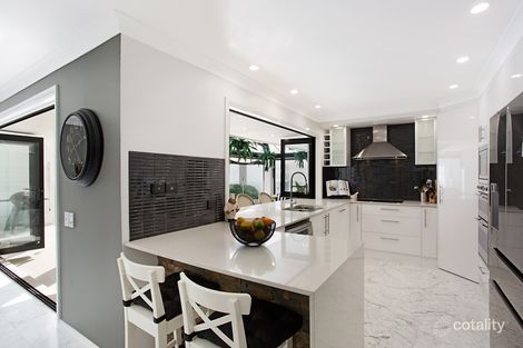 Property photo of 22 Evans Drive Benowa QLD 4217