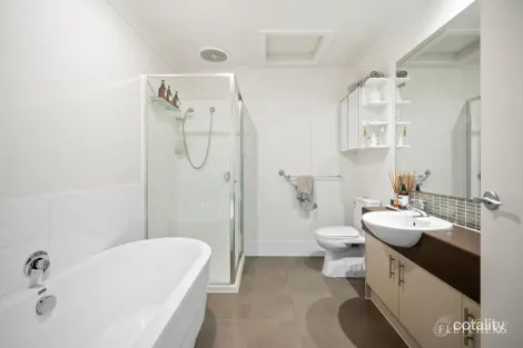 Property photo of 33 Tilbavale Close Hallam VIC 3803