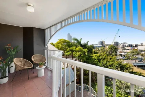 Property photo of 43/51 Leopard Street Kangaroo Point QLD 4169
