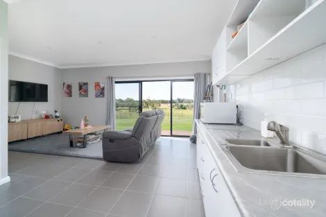 Property photo of 16 Highlands Road Armidale NSW 2350