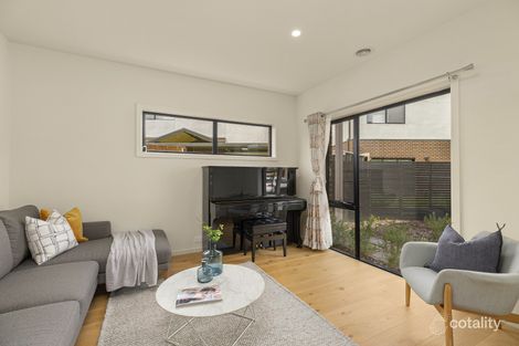 Property photo of 11 Fairview Crescent Avondale Heights VIC 3034