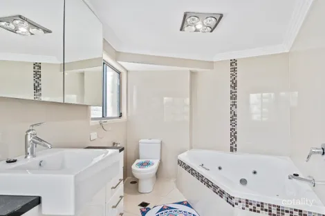 Property photo of 9 Moola Court Broadbeach Waters QLD 4218