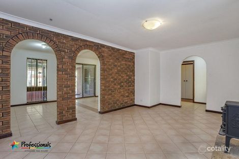 Property photo of 28 Edgeroi Way Armadale WA 6112