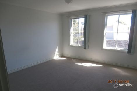 Property photo of 2/24 Eldale Avenue Greensborough VIC 3088