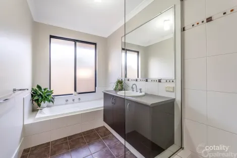 Property photo of 33 Drummonds Approach Secret Harbour WA 6173