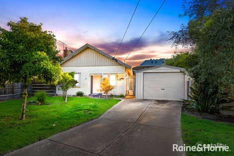 19 ALBERT CRES, ST ALBANS, VIC 3021