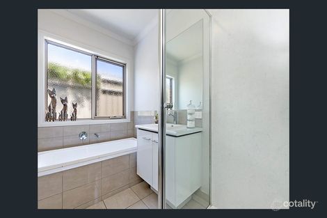 Property photo of 7 School Court Hamilton VIC 3300