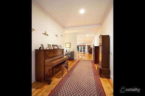 Property photo of 10 Hillcrest Avenue Caulfield South VIC 3162