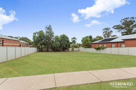 8 Regency Pl, Kennington, VIC 3550
