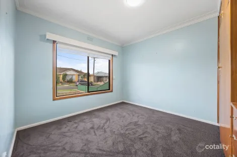 Property photo of 5 Oak Street Wendouree VIC 3355
