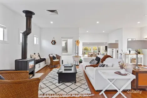 Property photo of 8 Barossa Court Mount Martha VIC 3934
