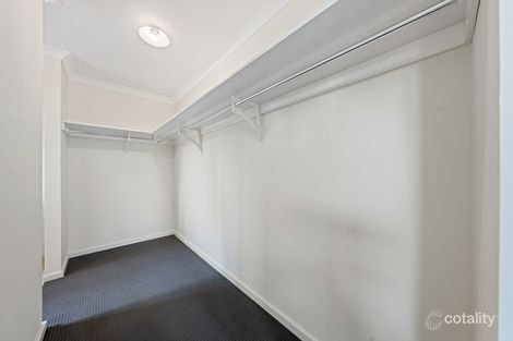 68 Mickleham Dr, Cranbourne North, VIC 3977