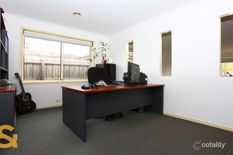 Property photo of 10 Wisla Circuit Roxburgh Park VIC 3064