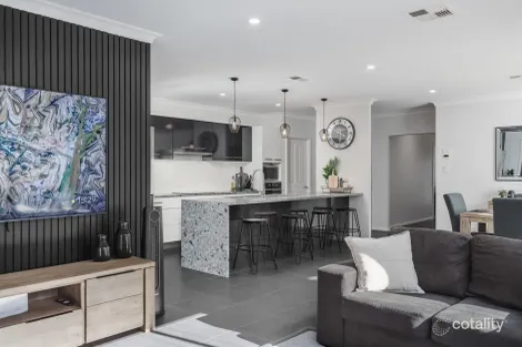 Property photo of 2 Liz Kernohan Drive Elderslie NSW 2570