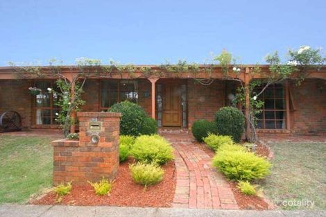 Property photo of 2 Atheldene Drive Glen Waverley VIC 3150