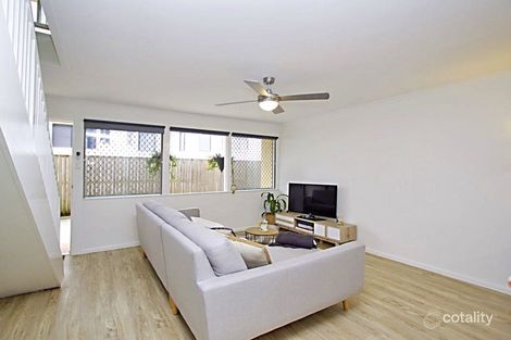 Property photo of 2/18 Oleander Avenue Biggera Waters QLD 4216
