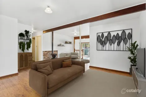 Property photo of 16 Deakin Street Oak Flats NSW 2529