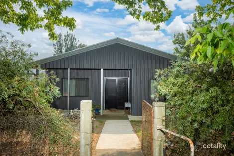 825 Sandy Creek Rd, Sandy Creek, VIC 3695