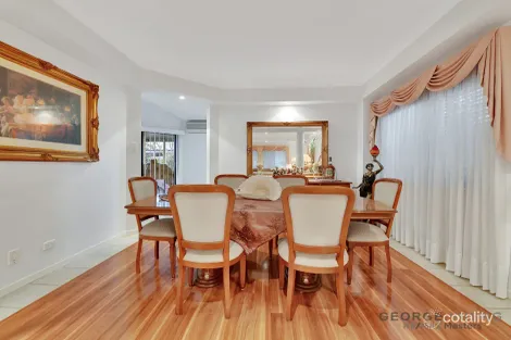 Property photo of 15 Benjamin Place Sinnamon Park QLD 4073