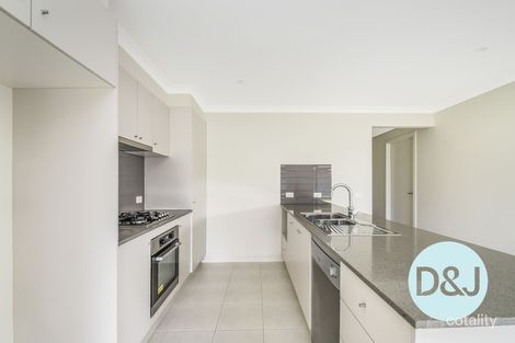 Property photo of 50 Stark Circuit Cranbourne East VIC 3977
