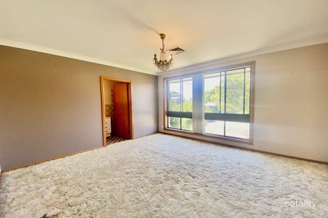 Property photo of 14 Salamander Place Mount Lewis NSW 2190