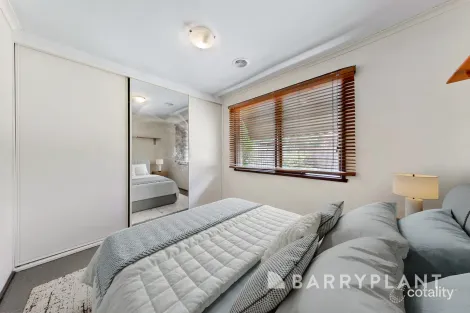 Property photo of 4 Selsey Court St Albans VIC 3021